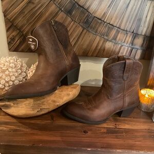 Ariat Darlin Women’s Short Western  Leather  Short Boots, Sassy Brown , 38.5